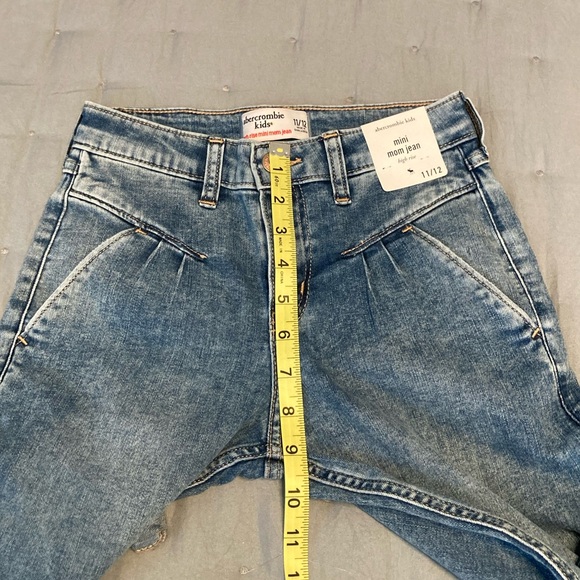 Girl’s Abercrombie Mini Mom jeans - Picture 7 of 9